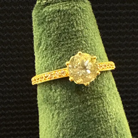 Six-Claw Round Stone Ring — Silver 92.5